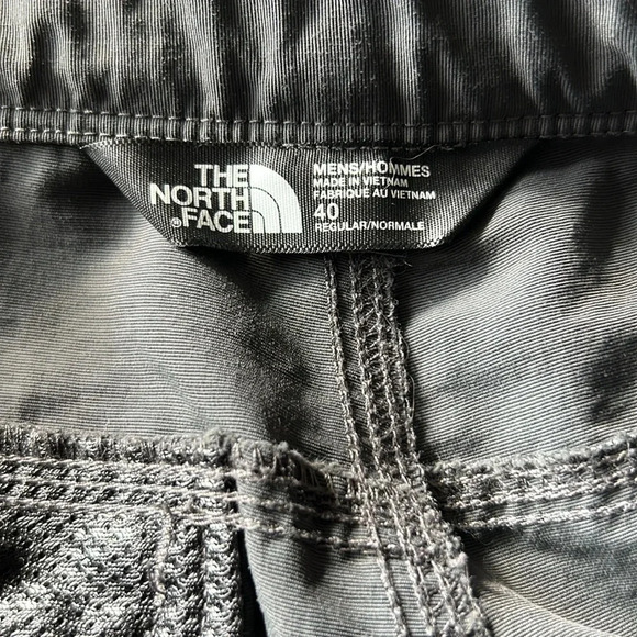 The North Face Men’s Cargo 10” inseam Charcoal Grey Size 40 - Picture 10 of 10